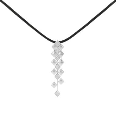 Colgante Chanel Matelassé de oro blanco y diamantes