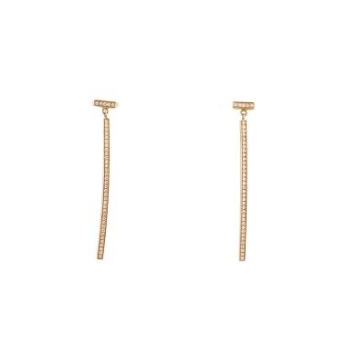 Paire de boucles d'oreilles Tiffany 
Co Tiffany T en or jaune et diamants