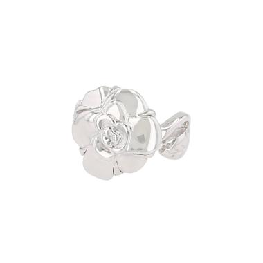Bague Chanel Camelia en or blanc