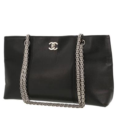 Chanel   handbag  in black grained leather