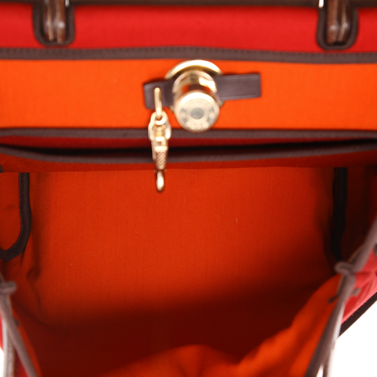 Sac porté épaule ou main Hermès  Herbag en toile rouge et cuir marron - Detail D3