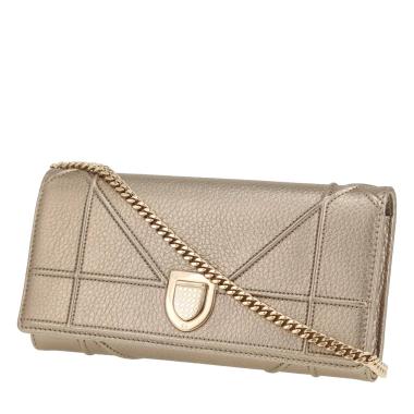 Borsa a tracolla Dior  Diorama Wallet on Chain in pelle martellata dorata