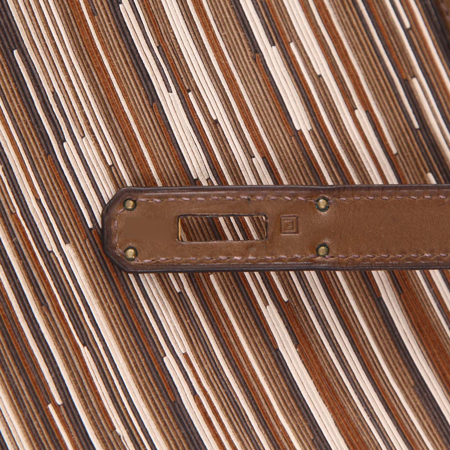 Hermès  Kelly 32 cm handbag  in olive green Barenia leather  and vibrato leather - Detail D4