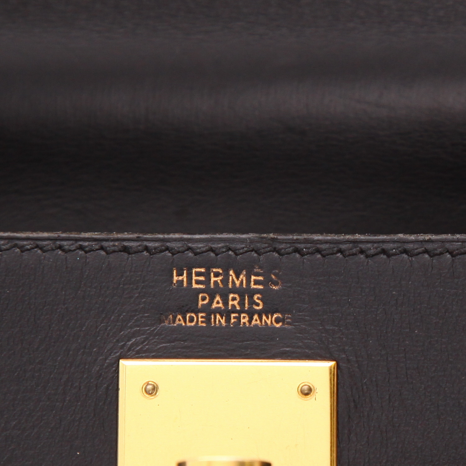 Hermès  Kelly 32 cm handbag  in black box leather - Detail D2