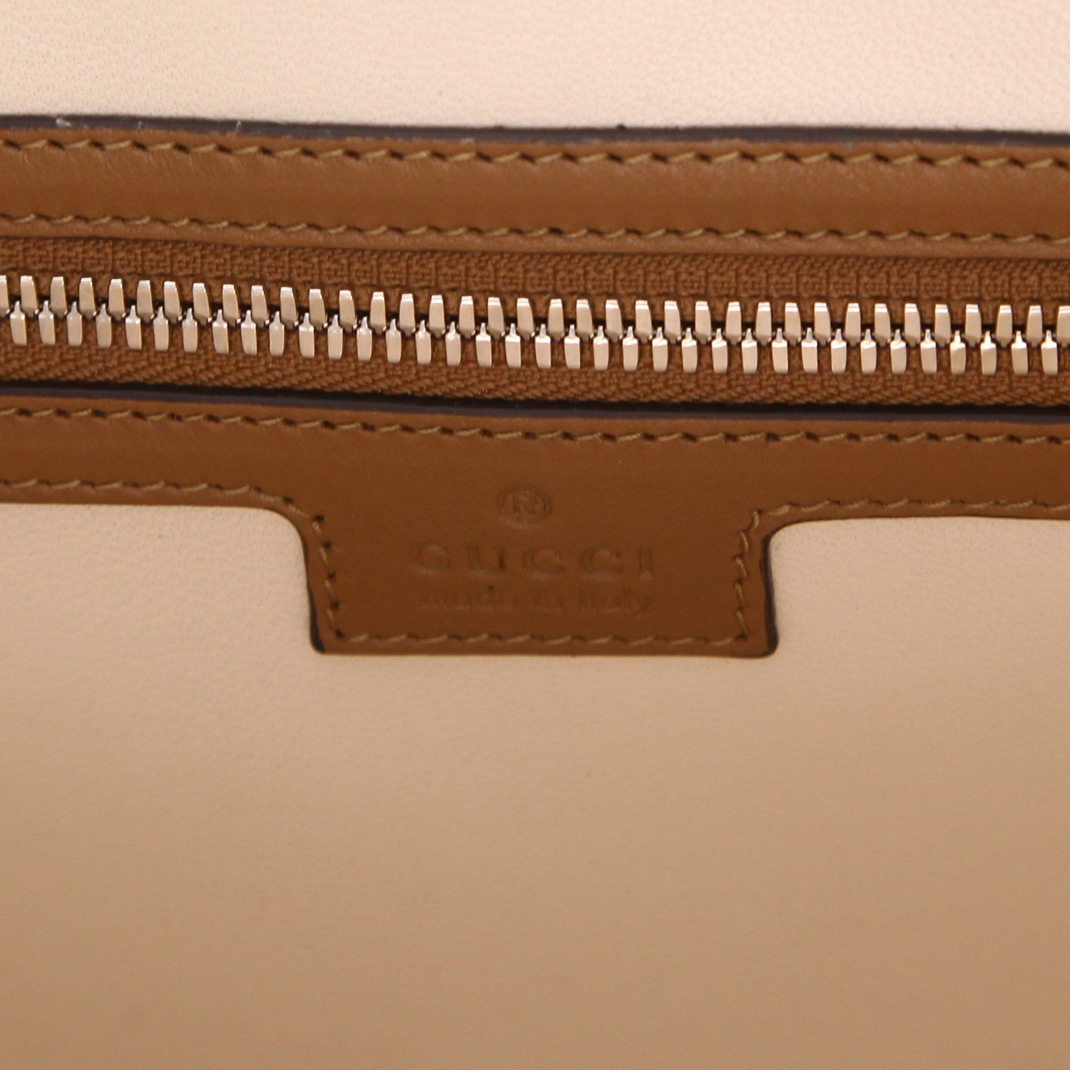 Gucci  Jackie handbag  in beige patent leather - Detail D2