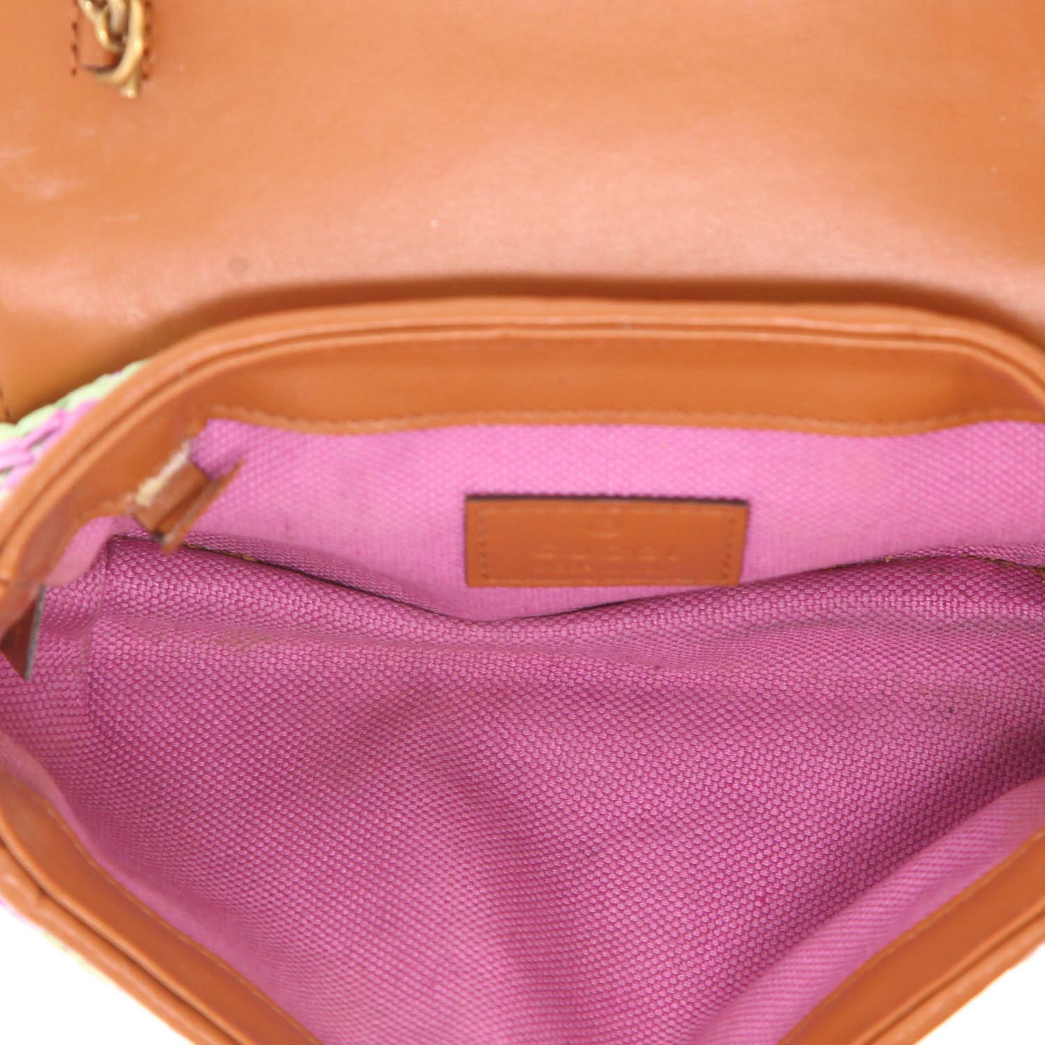 Sac bandoulière Gucci  GG Marmont mini  en raffia jaune violet et vert et cuir marron - Detail D3