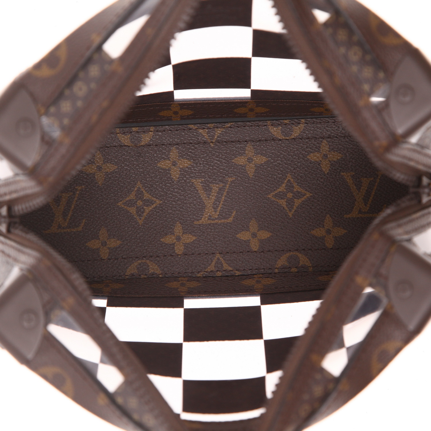 Bolso bandolera Louis Vuitton  Soft Trunk en lona Monogram marrón y vinilo transparente - Detail D3