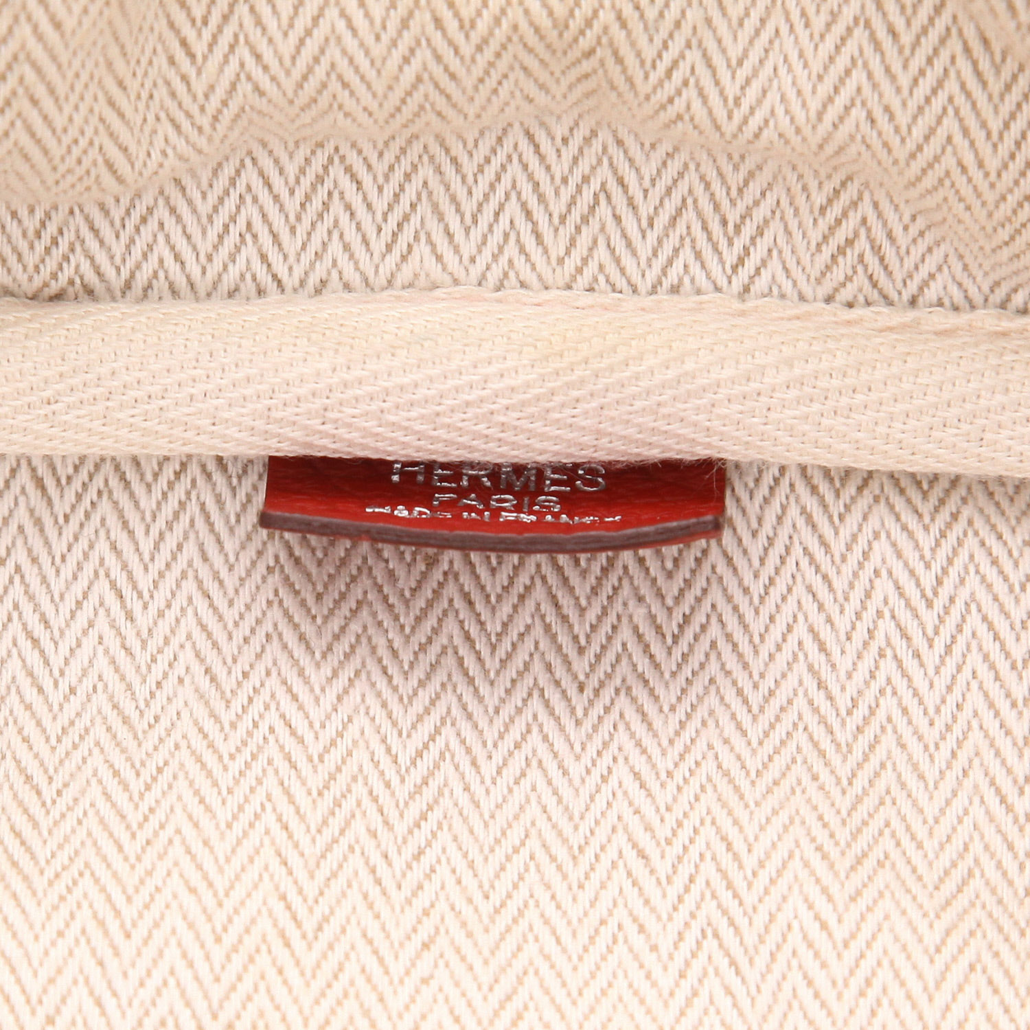 Bolso de mano Hermès  Victoria en cuero togo rojo - Detail D2