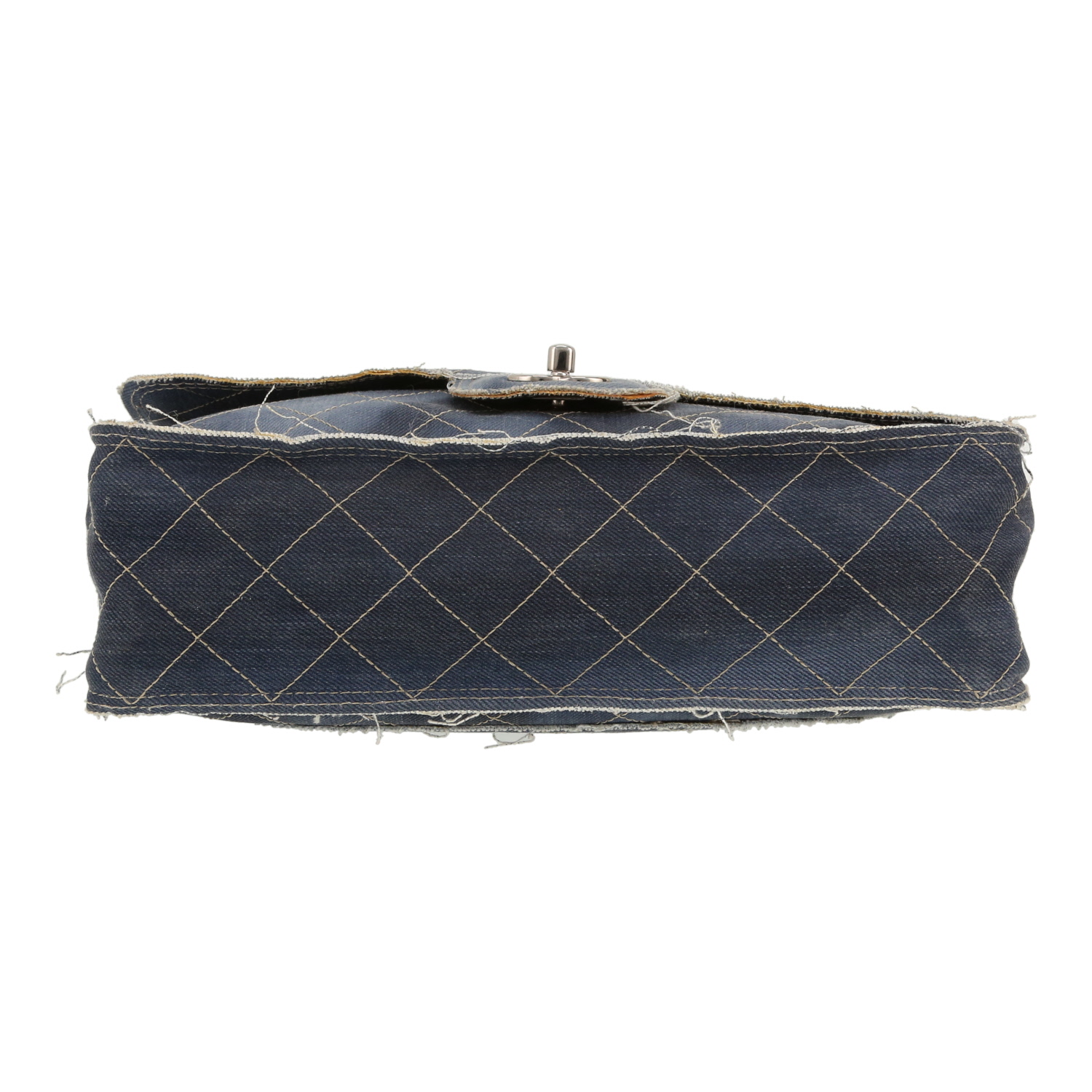 Bolso de mano Chanel  Timeless en lona denim azul - Detail D1