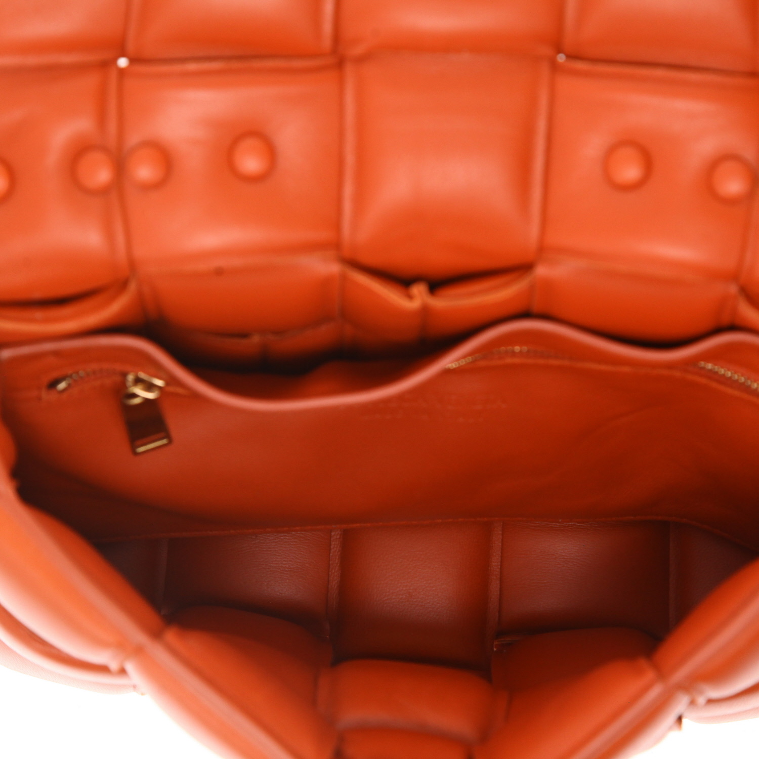 Bottega Veneta  Cassette shoulder bag  in orange intrecciato leather - Detail D3