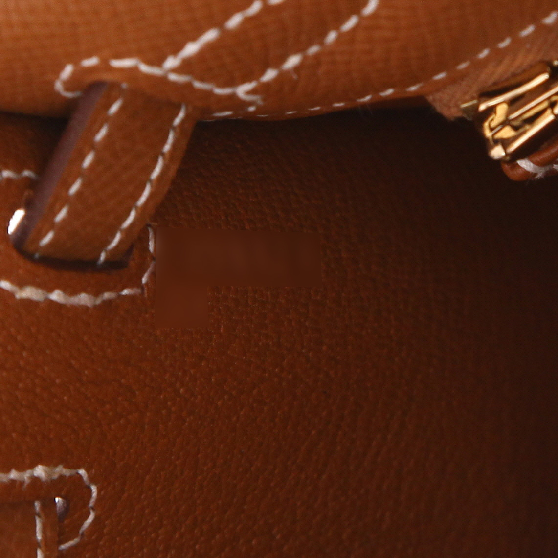 Bolso de mano Hermès  Kelly 25 cm en cuero epsom color oro - Detail D4