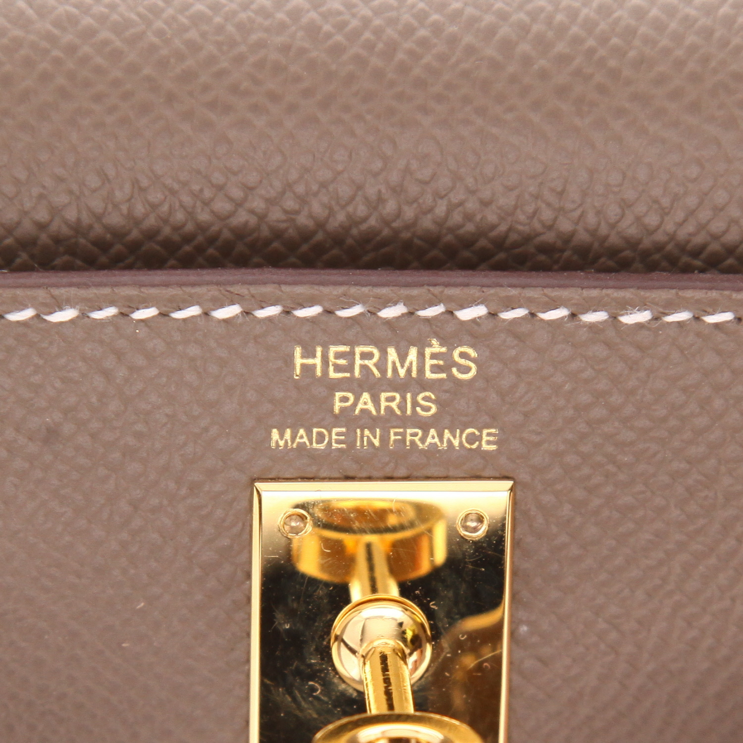 Bolso de mano Hermès  Kelly 25 cm en cuero epsom marrón etoupe - Detail D2