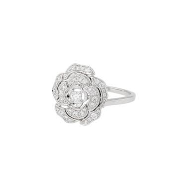 Anello Chanel Bouton de Camélia in oro bianco e diamanti