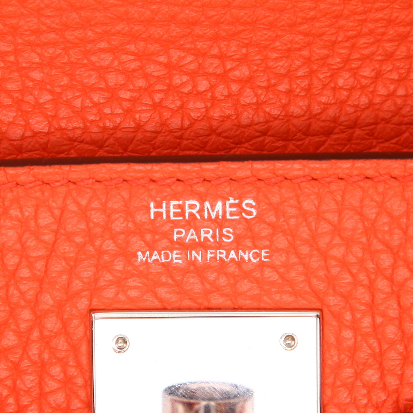 Hermès  Kelly 28 cm handbag  in orange togo leather - Detail D2