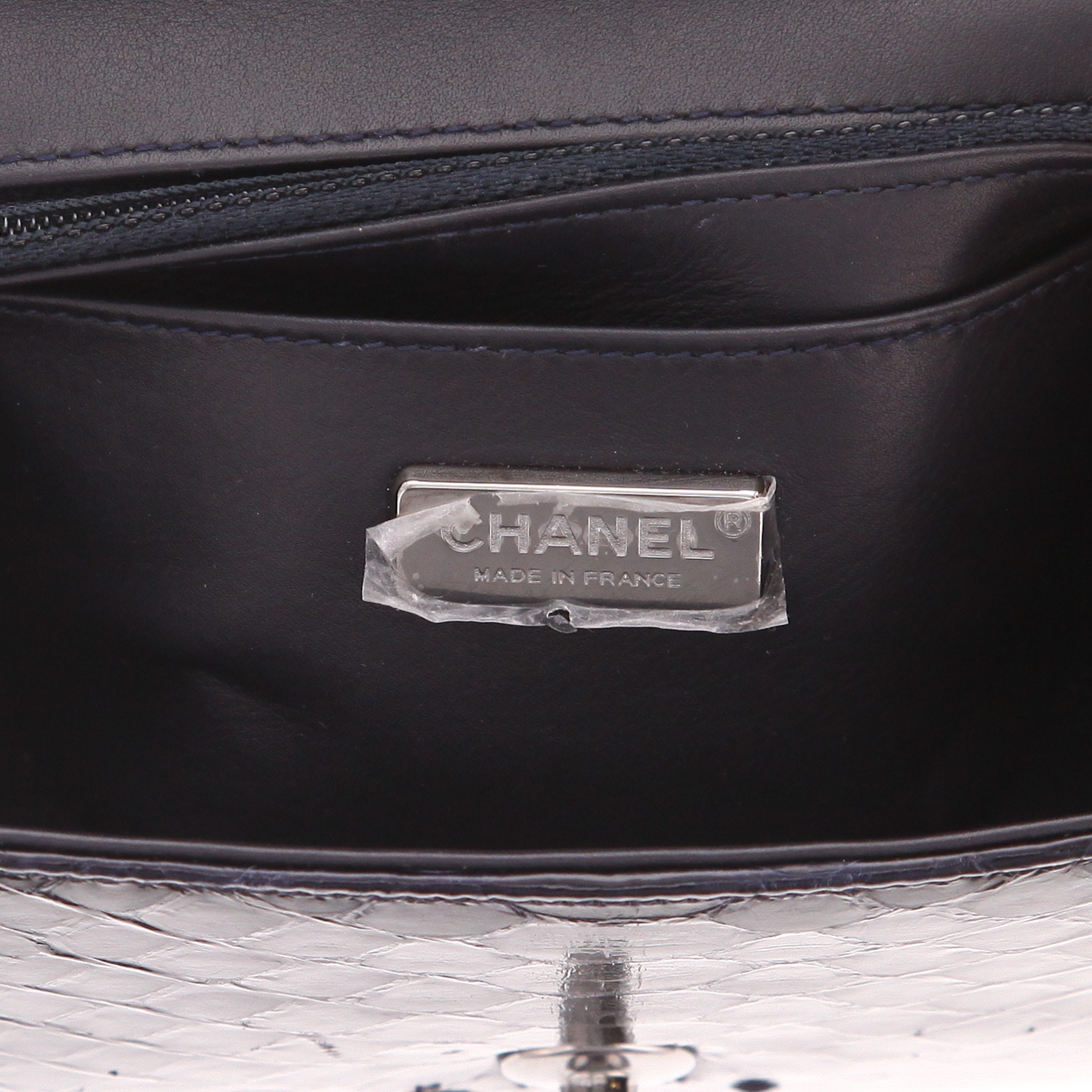 Borsa a tracolla Chanel  Mini Timeless in pitone blu marino - Detail D2