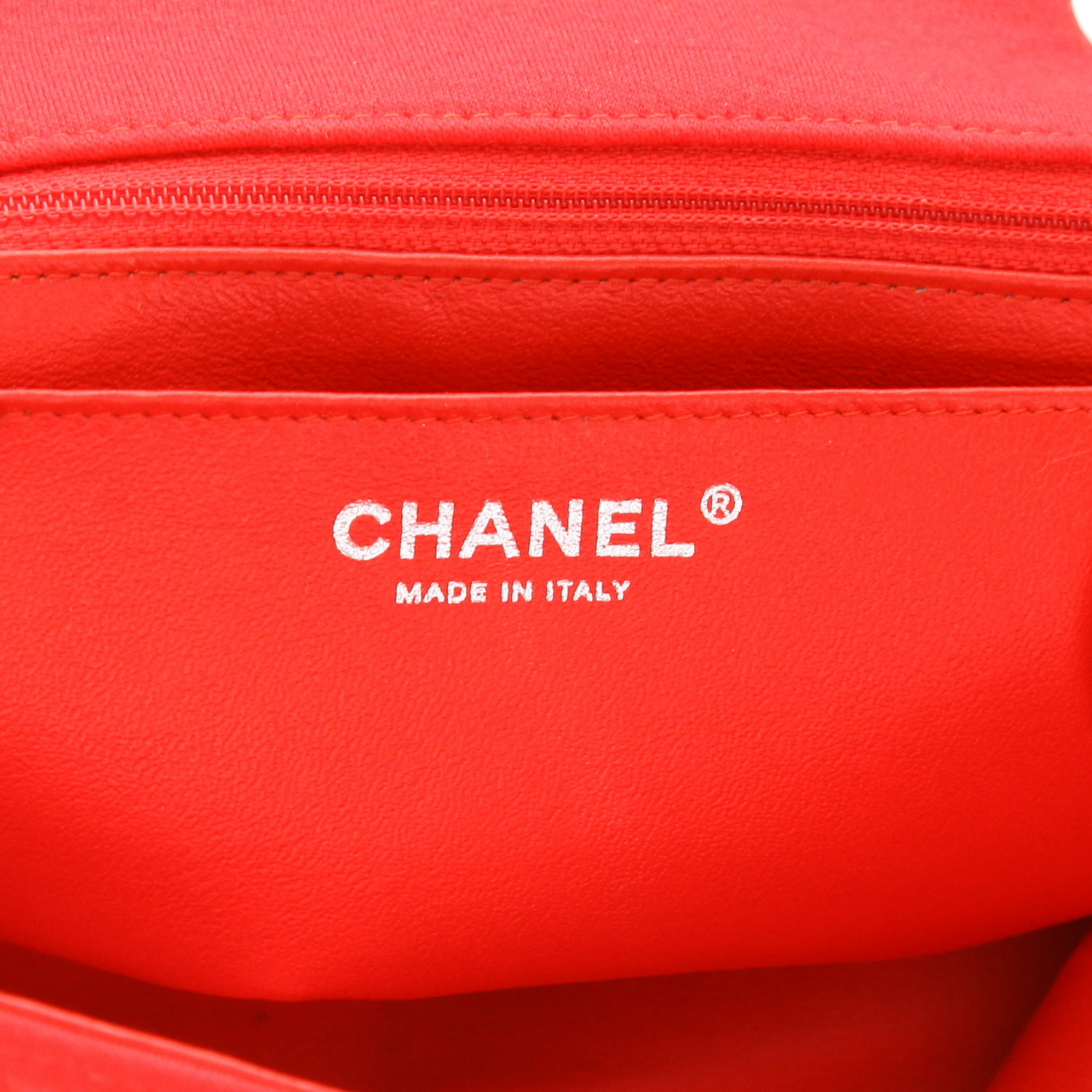 Bolso bandolera Chanel  Timeless Jumbo en tejido jersey rojo - Detail D2