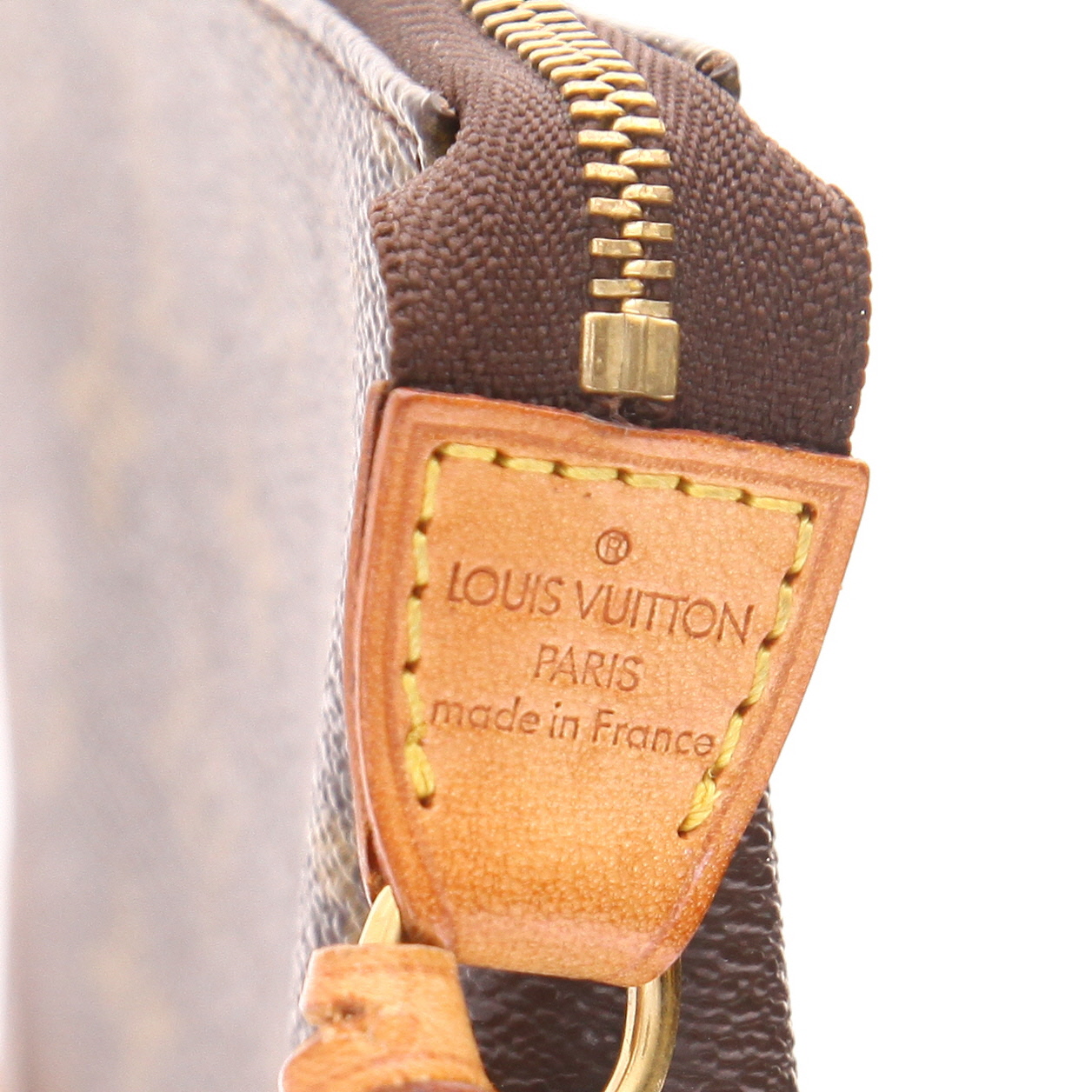 Louis Vuitton  Pochette accessoires handbag  in brown monogram canvas  and natural leather - Detail D2