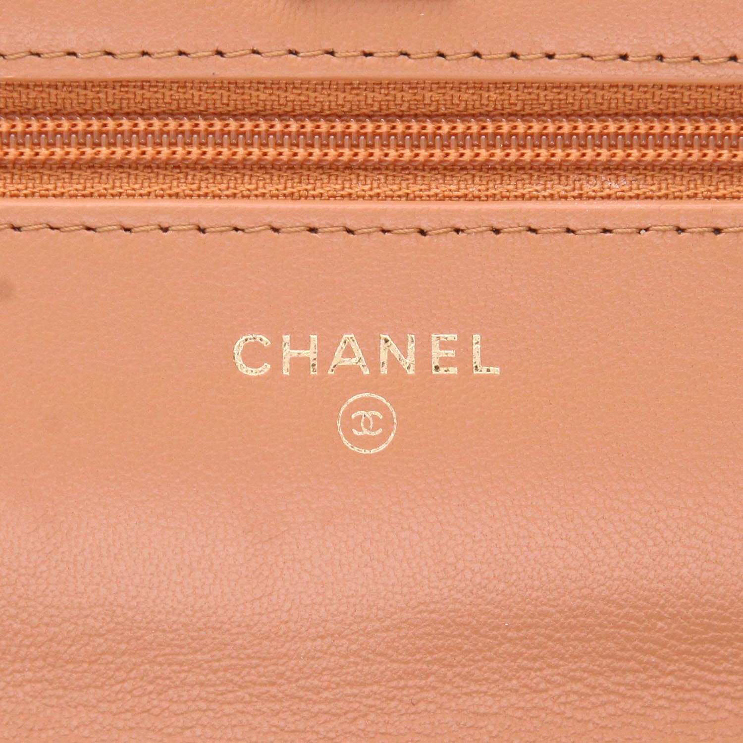 Chanel  Wallet on Chain shoulder bag  in brown quilted leather - Detail D2