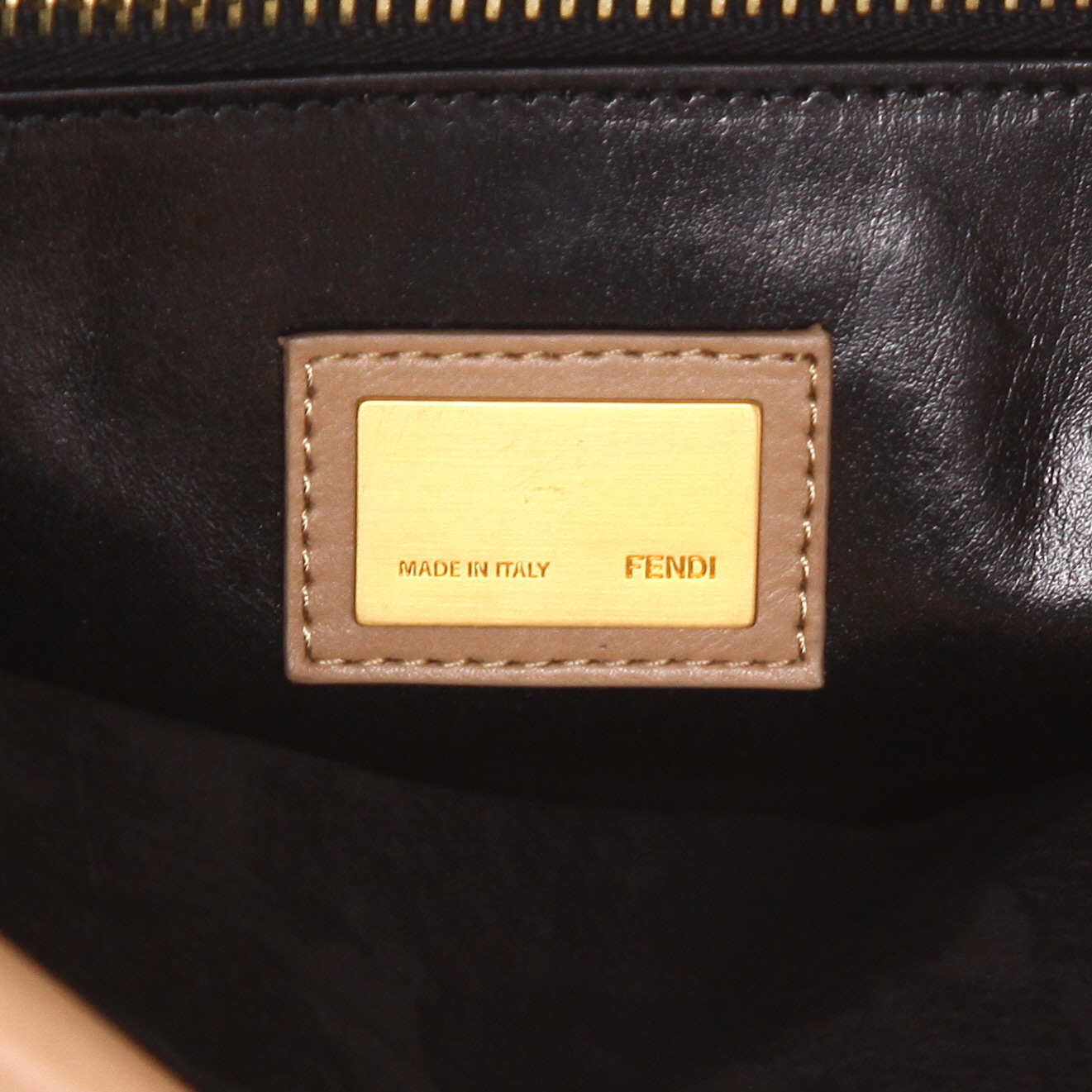 Sac à main Fendi  Peekaboo en cuir beige - Detail D2