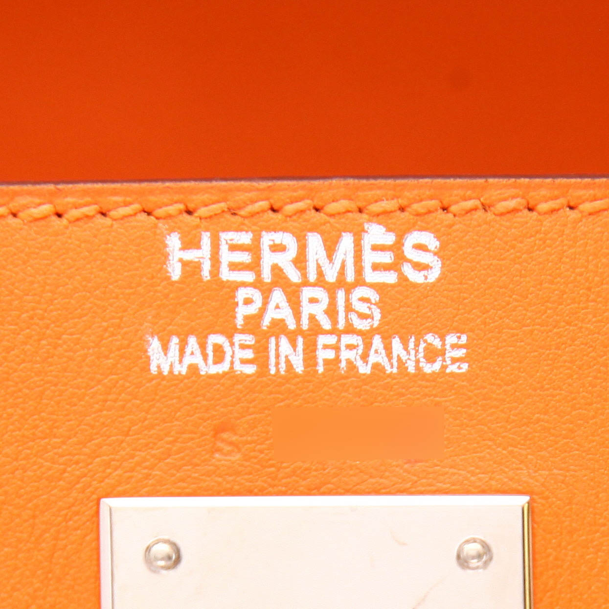 Bolso de mano Hermès  Kelly Lakis en cuero naranja - Detail D2