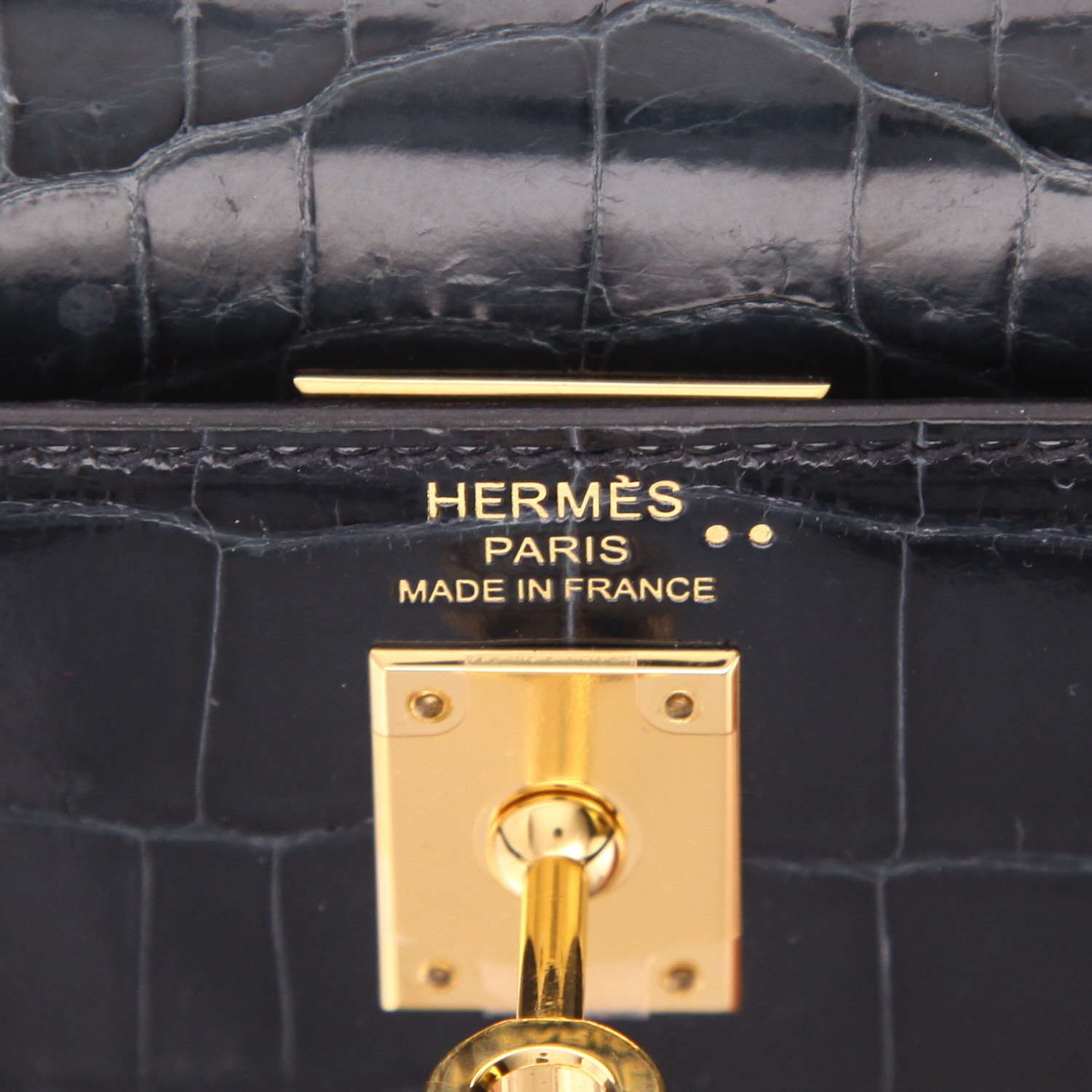 Bolso de mano Hermès  Kelly 25 cm en cocodrilo niloticus Vert Rousseau - Detail D2