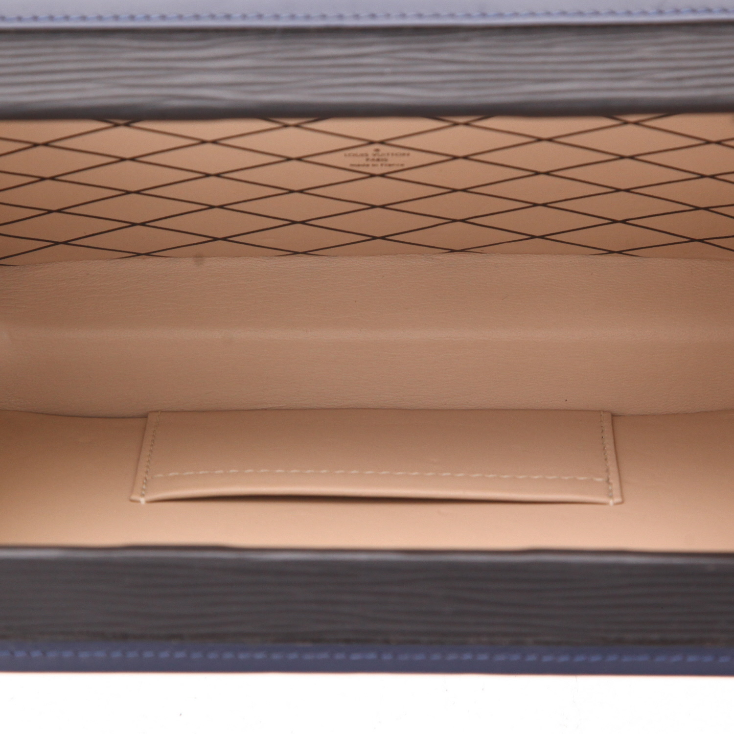 Sac bandoulière Louis Vuitton  Petite Malle en cuir épi bleu-marine rouge et blanc - Detail D3