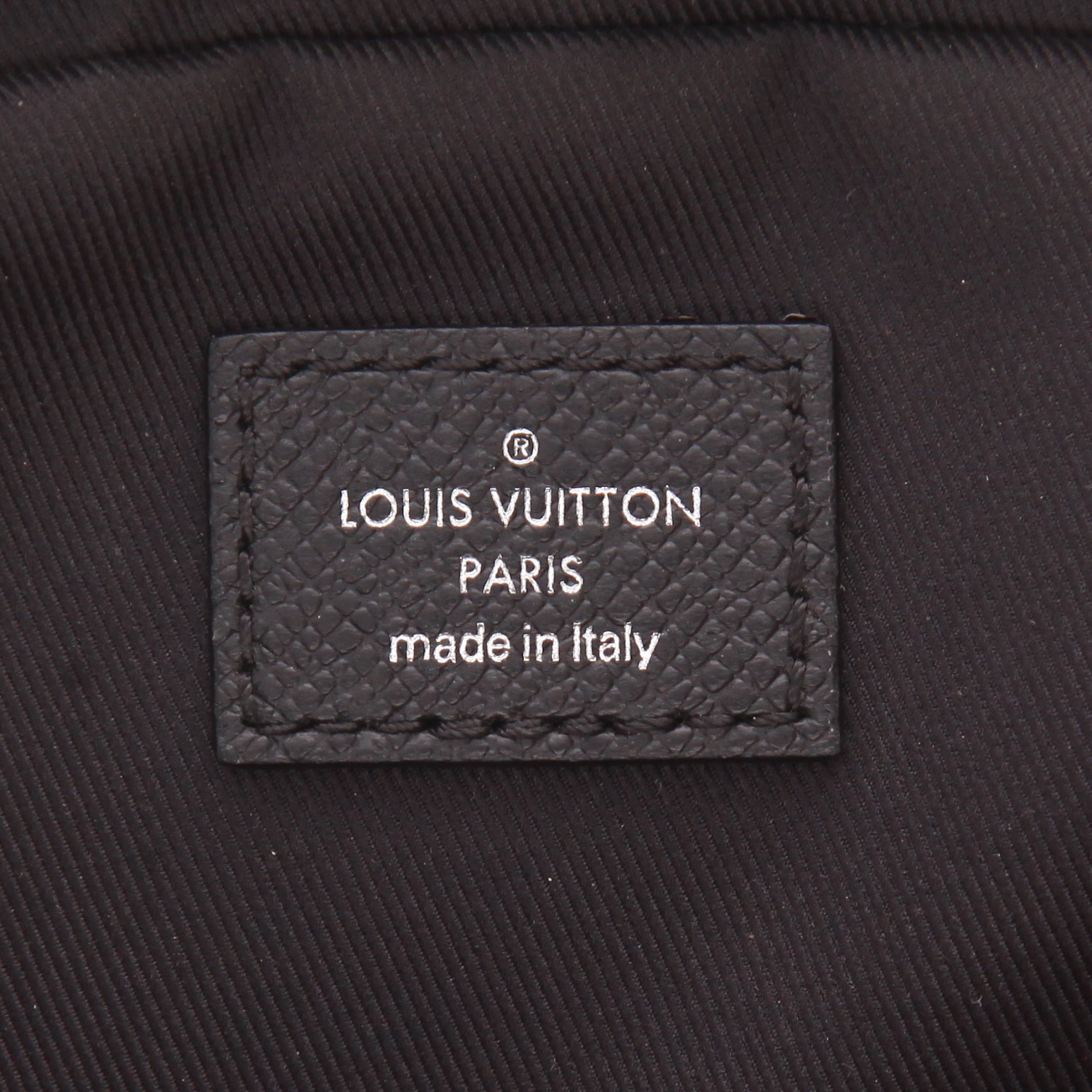 Louis Vuitton  Outdoor clutch-belt  in black leather  and monogram canvas - Detail D2
