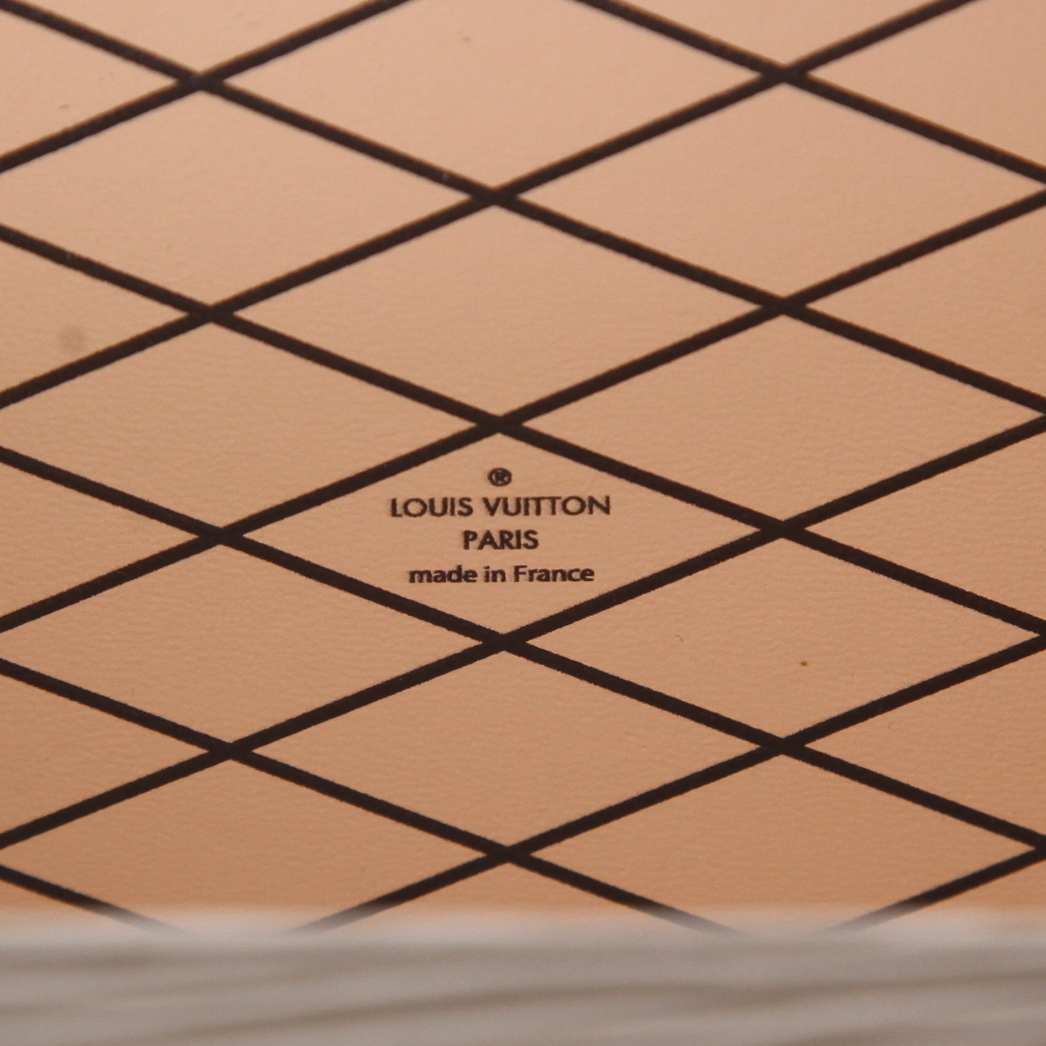 Bolso bandolera Louis Vuitton  Petite Malle en cuero Epi caqui y cuero negro - Detail D2