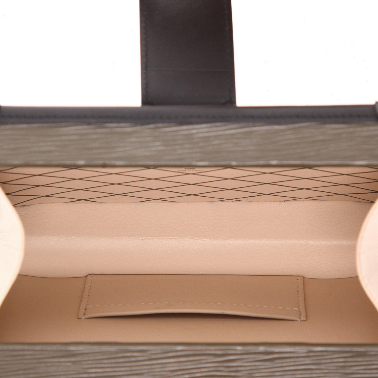 Bolso bandolera Louis Vuitton  Petite Malle en cuero Epi caqui y cuero negro - Detail D3