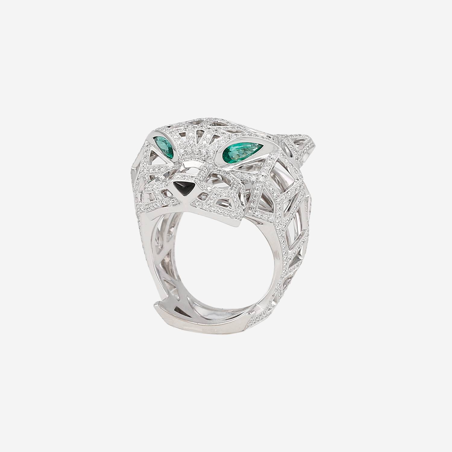 Sortija Cartier Panthère de oro blanco, diamantes, ónix y esmeralda