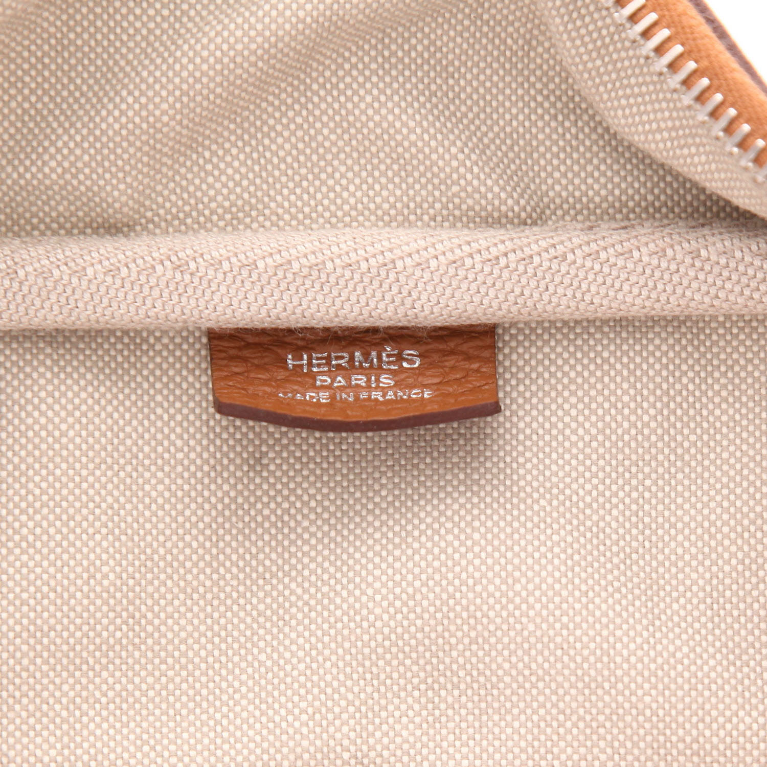 Hermès  Victoria handbag  in gold togo leather - Detail D2