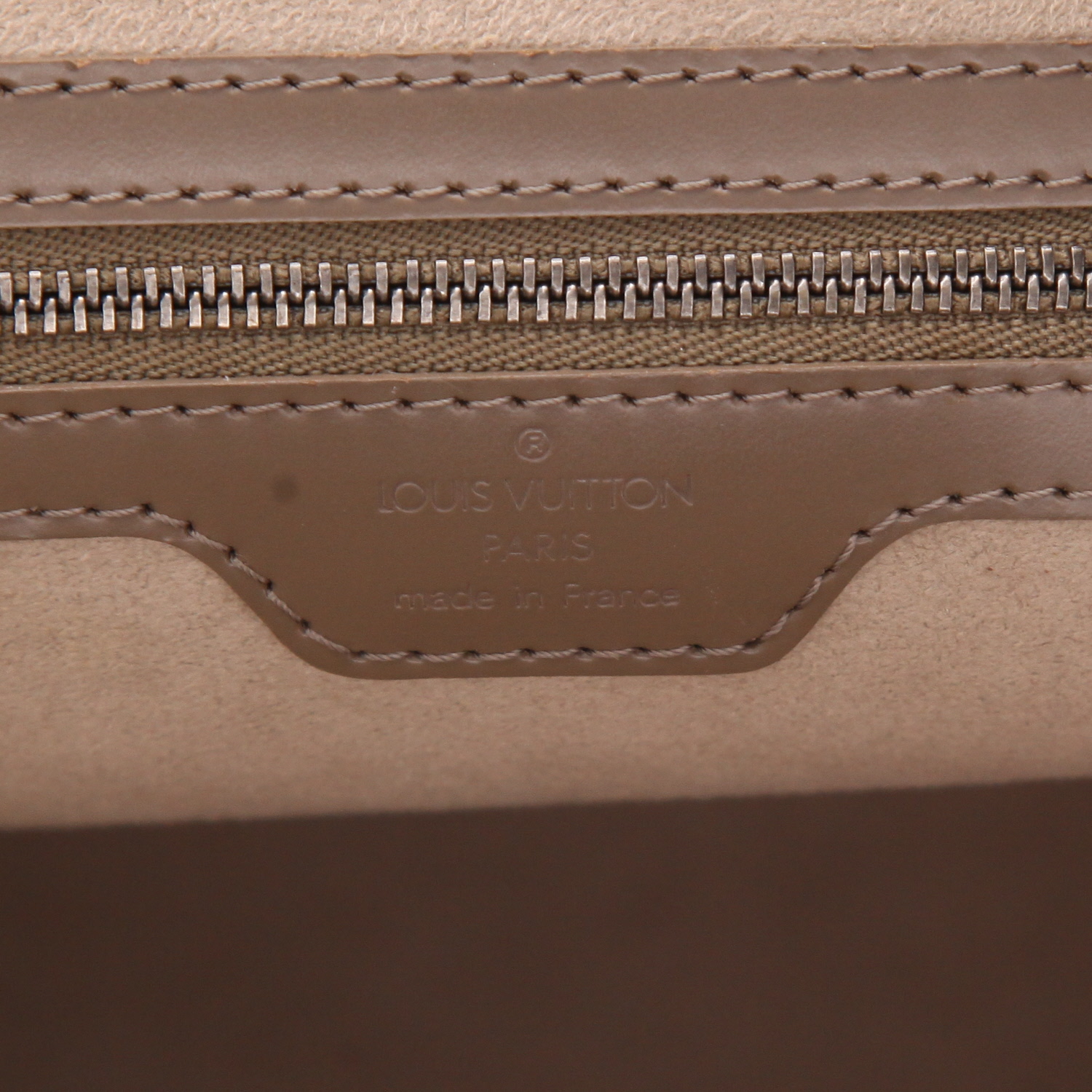 Borsa Louis Vuitton  Lussac in pelle Epi color talpa - Detail D2