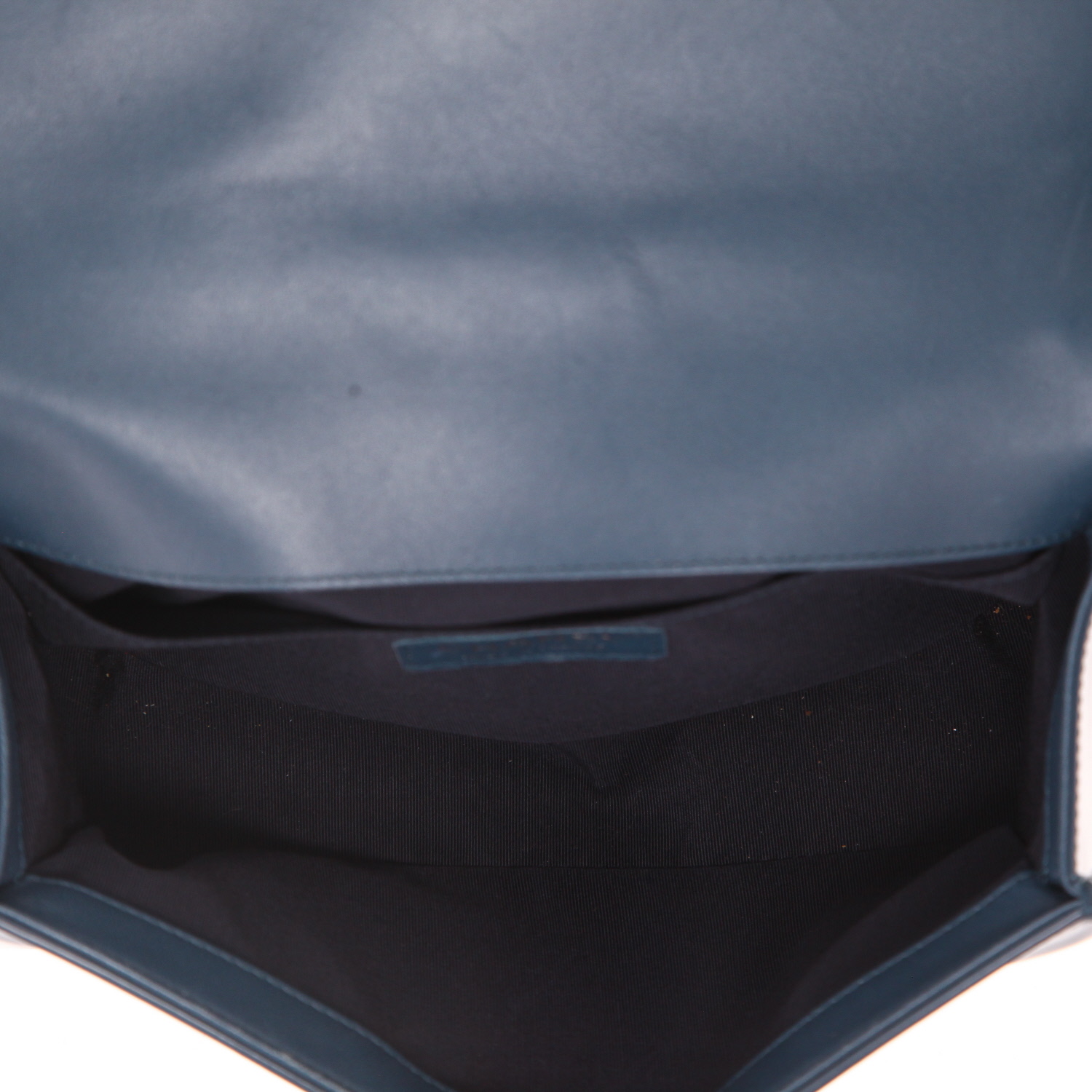 Sac bandoulière Chanel  Boy en cuir lisse bleu - Detail D3