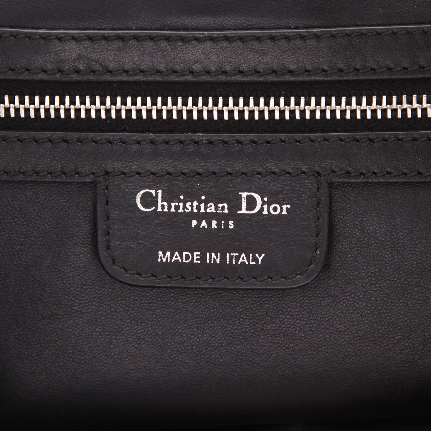 Dior   handbag  in black leather - Detail D2