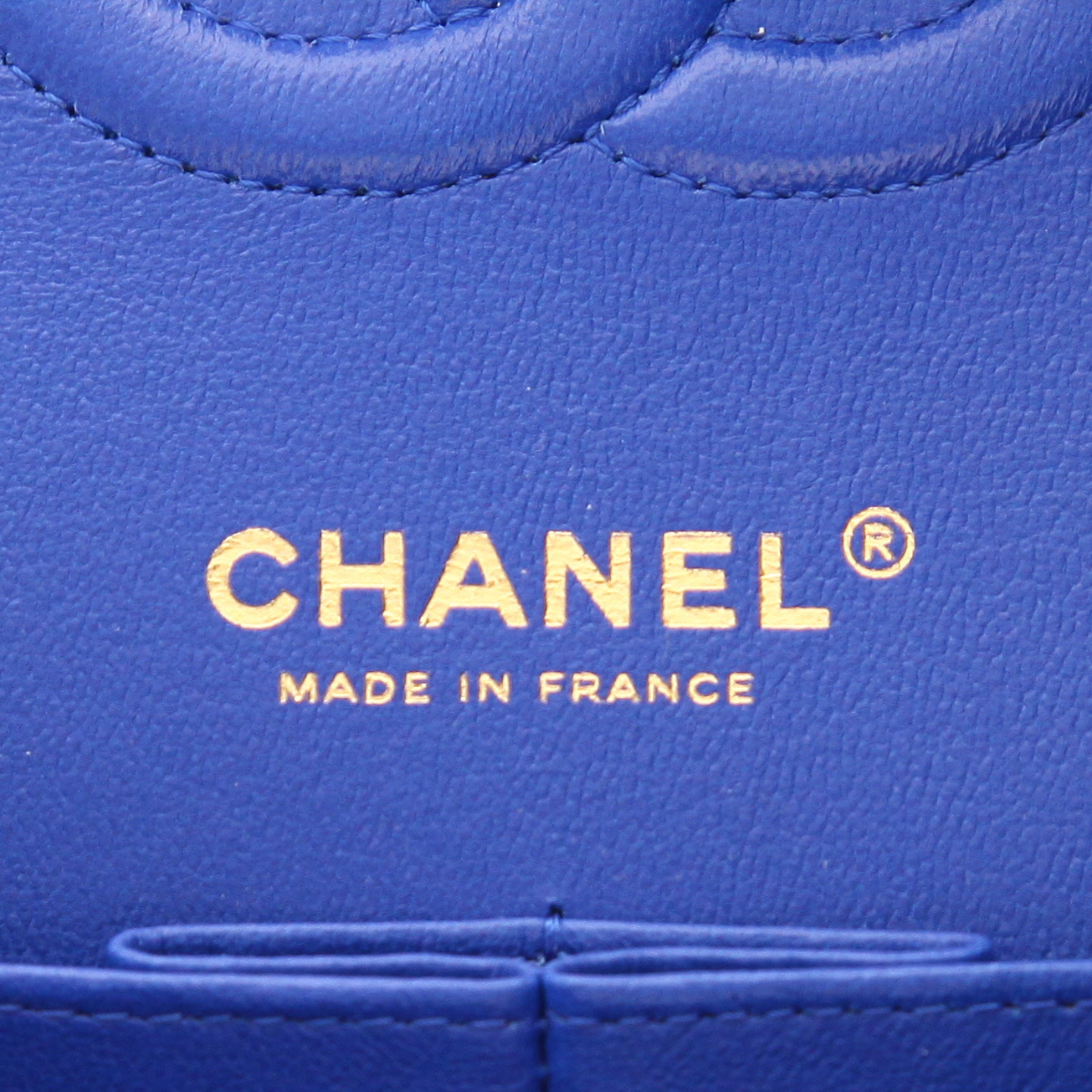 Sac à main Chanel  Timeless Classic en cuir irisé matelassé bleu - Detail D2