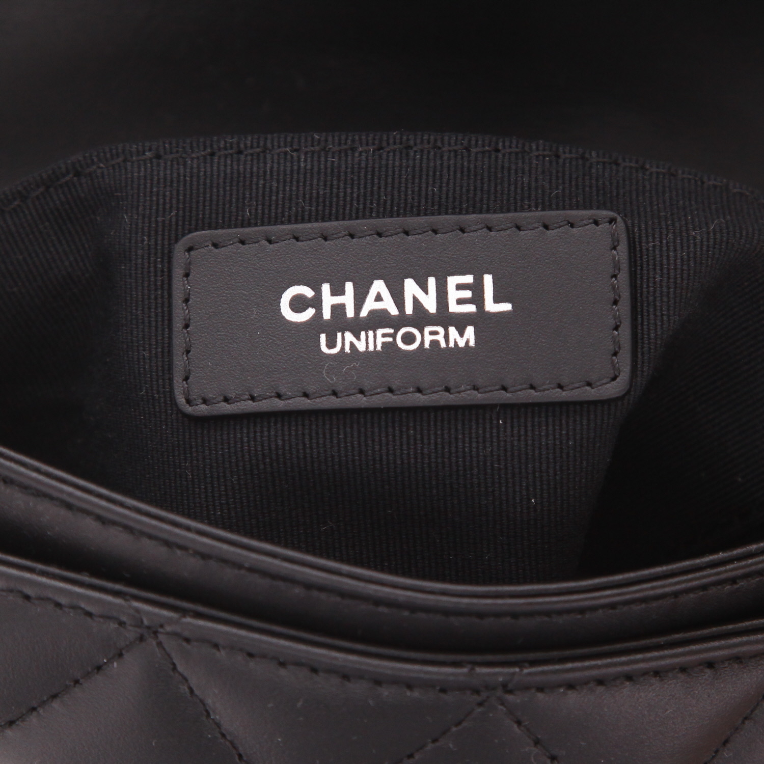 Pochette-ceinture Chanel  Pochette ceinture en cuir matelassé noir - Detail D2