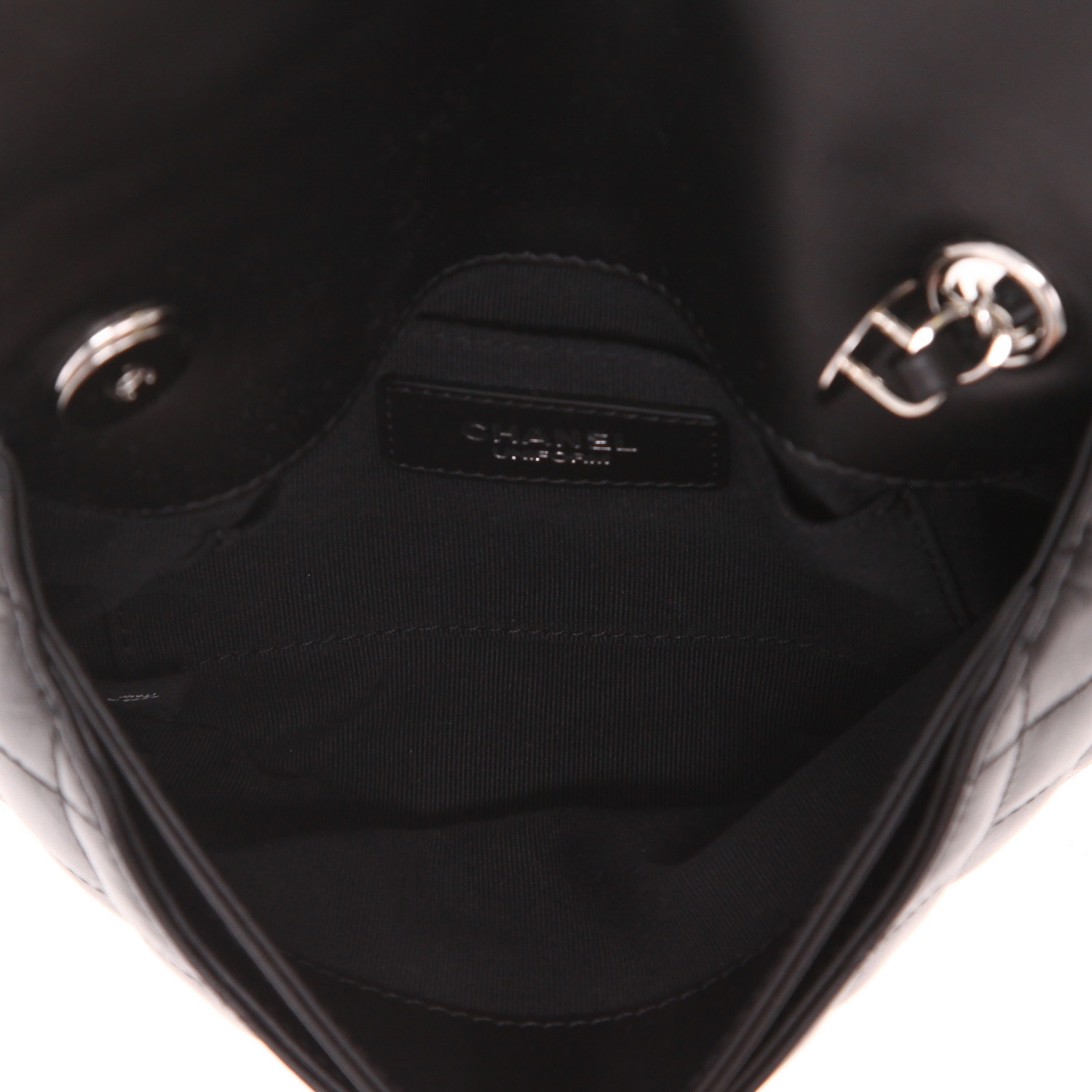 Bolsito-cinturón Chanel  Pochette ceinture en cuero acolchado negro - Detail D3