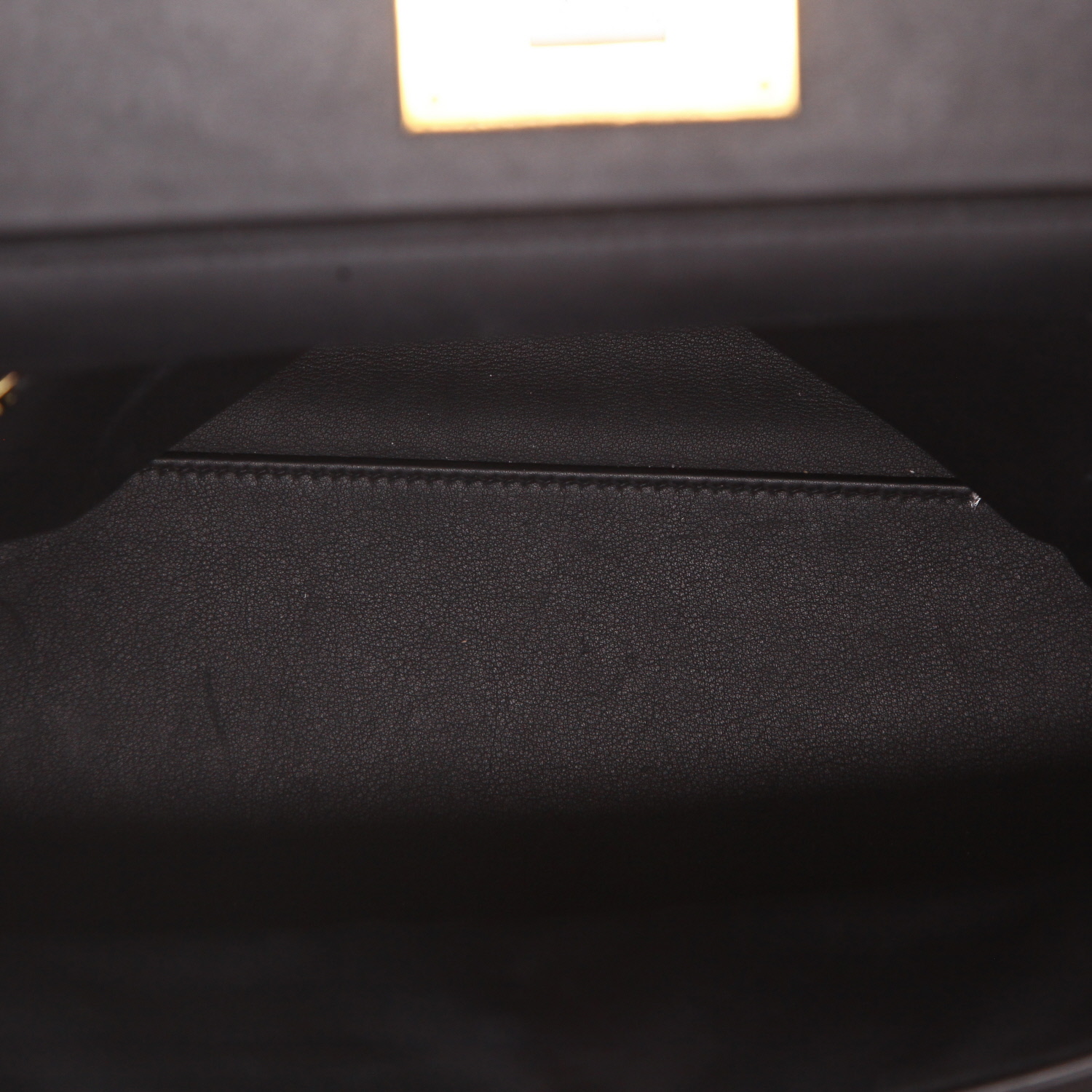 Bolso de mano Hermès  24/24 en cuero togo negro y cuero swift negro - Detail D3