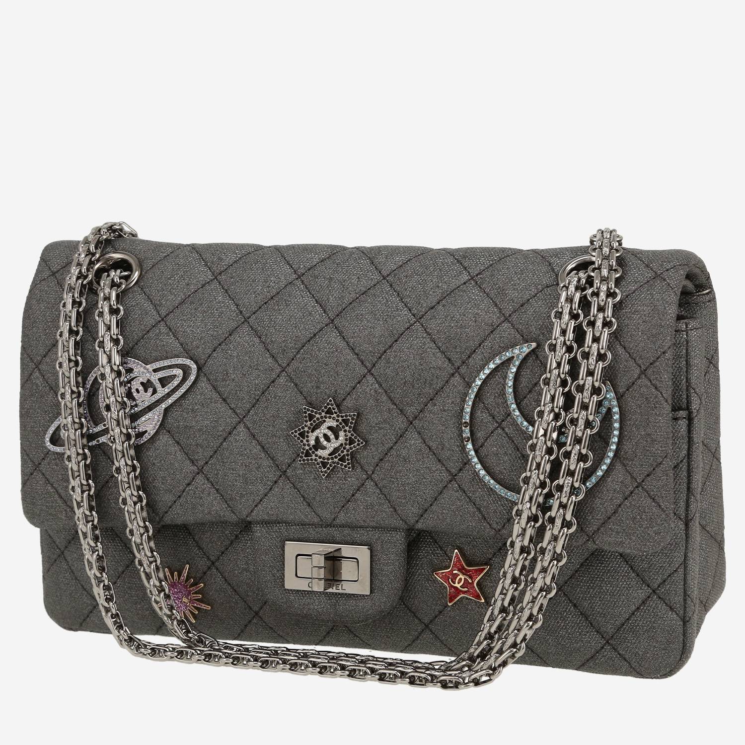 Sac bandoulière Chanel  2.55 en toile matelassée grise