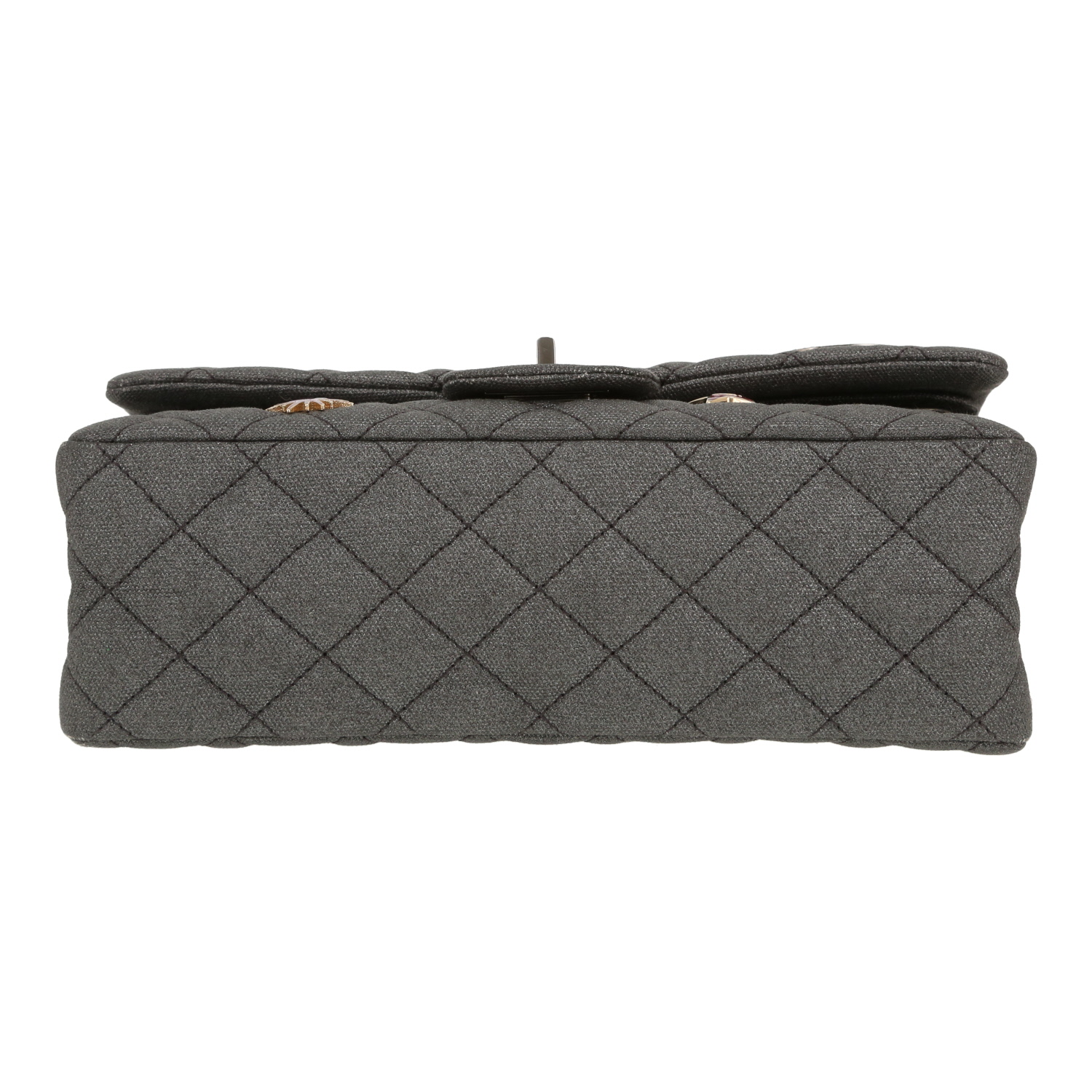 Sac bandoulière Chanel  2.55 en toile matelassée grise - Detail D1