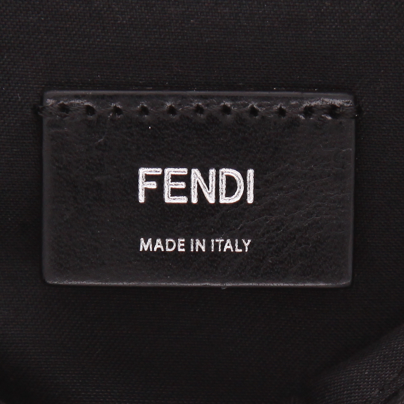 Sac à main Fendi  Baguette en cuir monogram noir - Detail D2