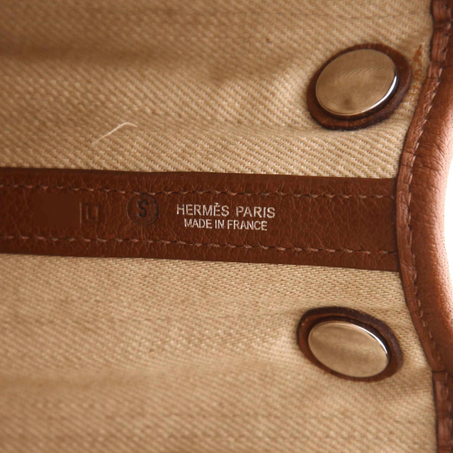 Sac cabas Hermès  Garden en toile beige et cuir marron - Detail D2