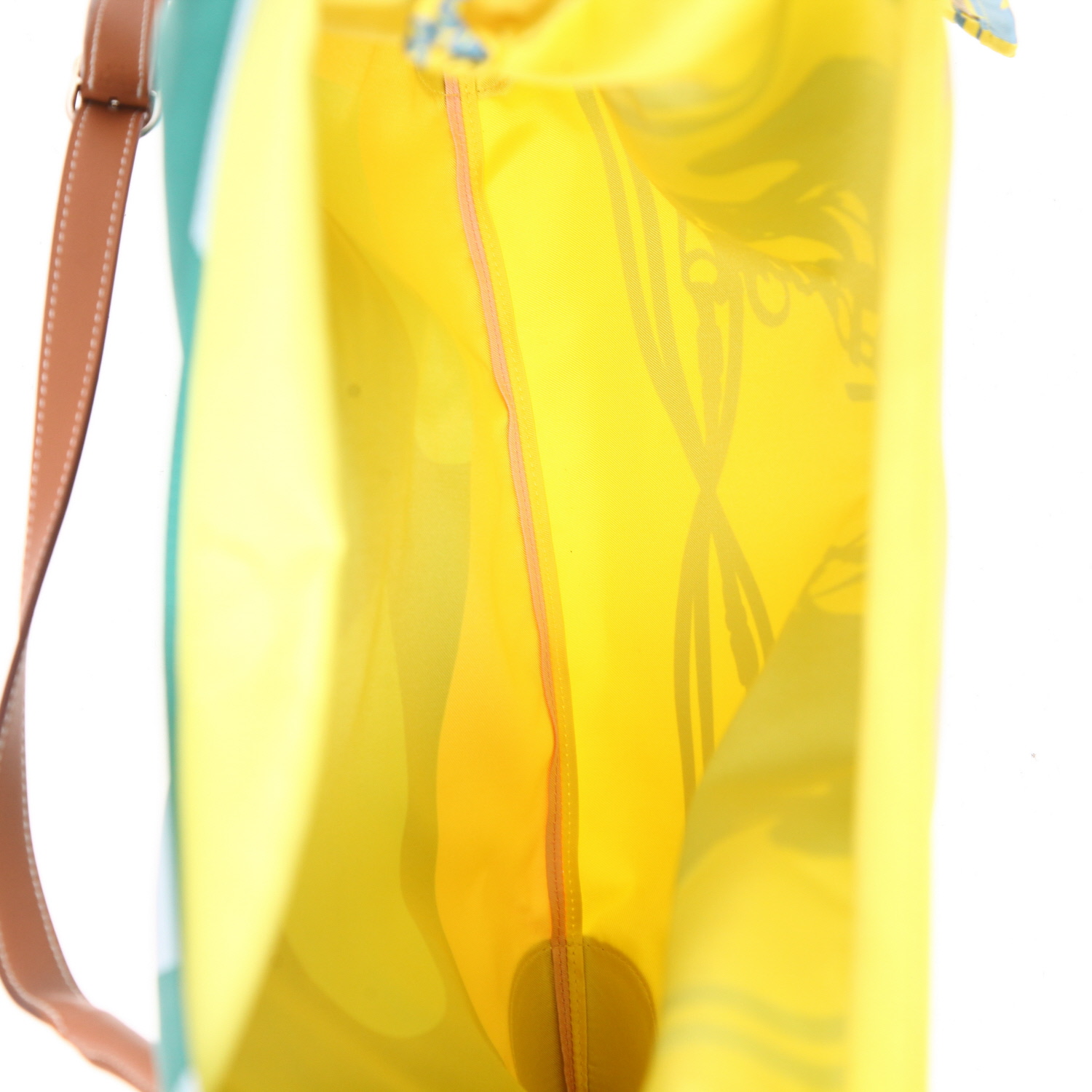 Sac bandoulière Hermès  Silk City en soie jaune, bleue rose et verte et cuir Barénia - Detail D3