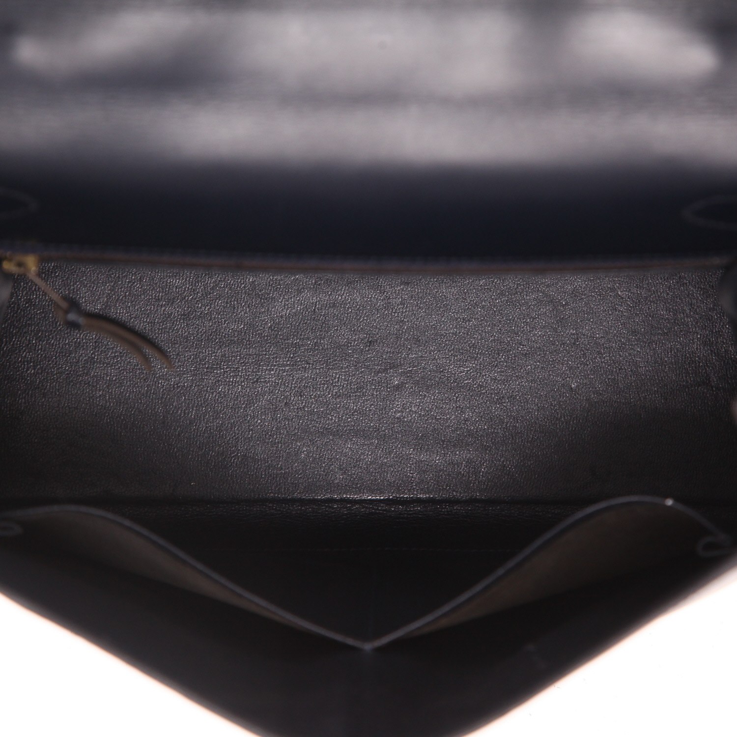 Hermès  Kelly 28 cm handbag  in navy blue box leather - Detail D3