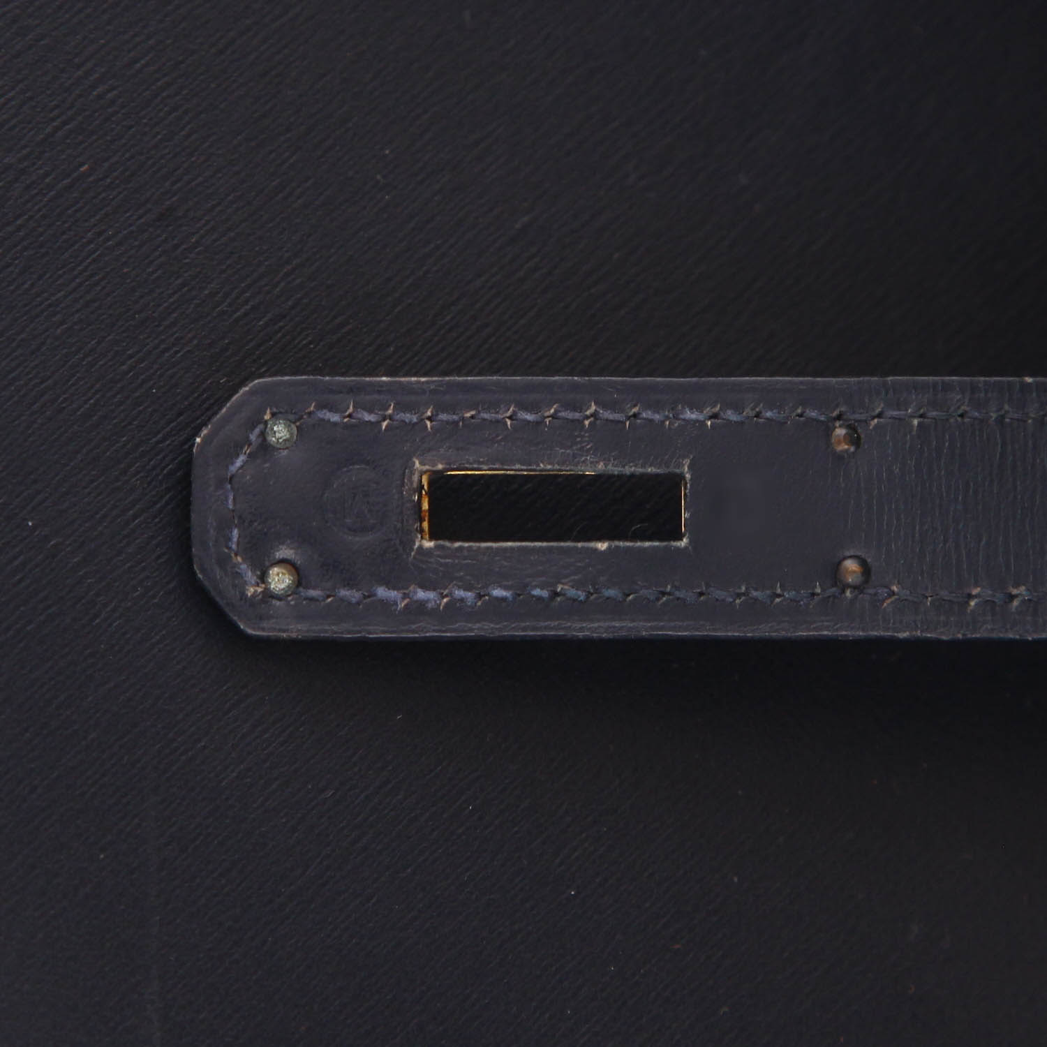 Hermès  Kelly 28 cm handbag  in navy blue box leather - Detail D4