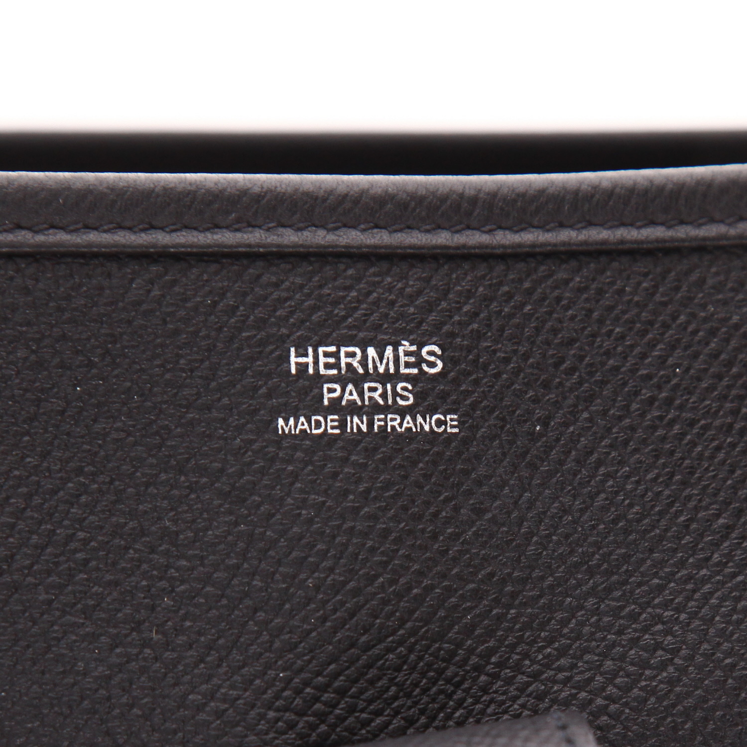 Sac bandoulière Hermès  Evelyne III en cuir epsom noir - Detail D2