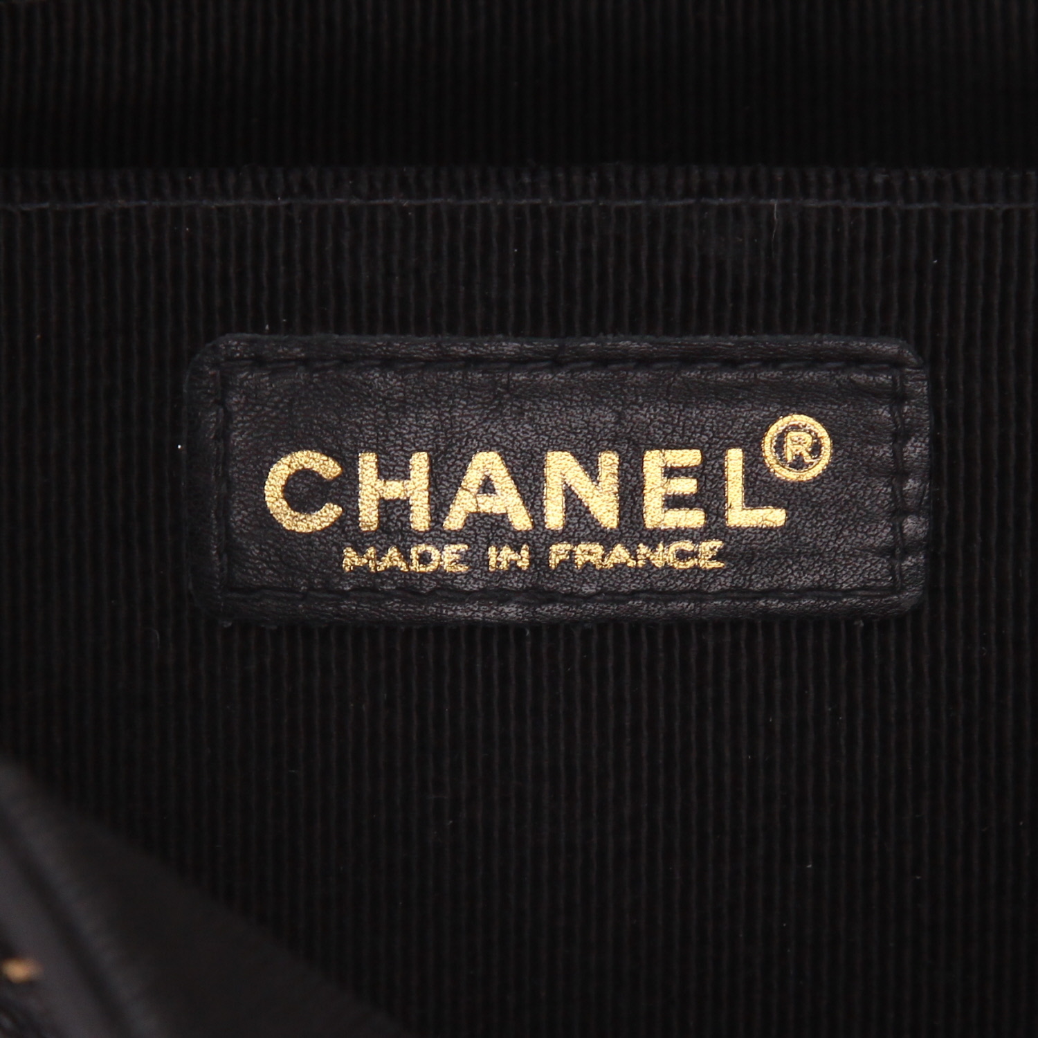 Bolso de mano Chanel  Timeless en cuero acolchado negro - Detail D2