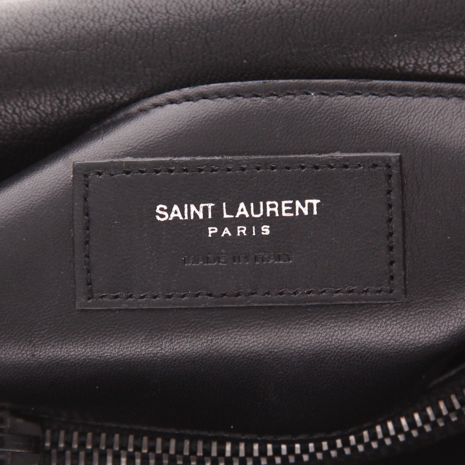 Saint Laurent  College handbag  in black chevron quilted leather - Detail D2