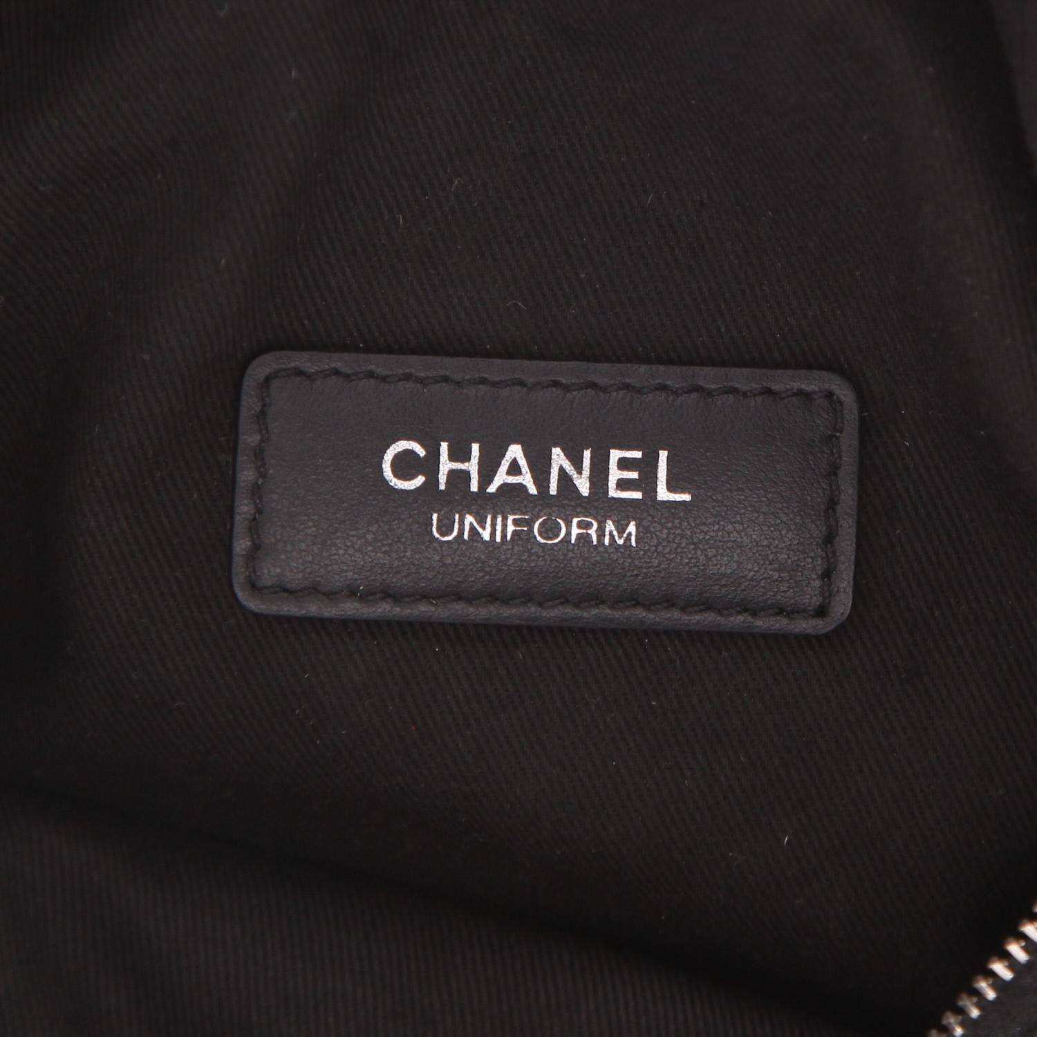 Pochette-ceinture Chanel  Pochette ceinture en cuir matelassé noir - Detail D2