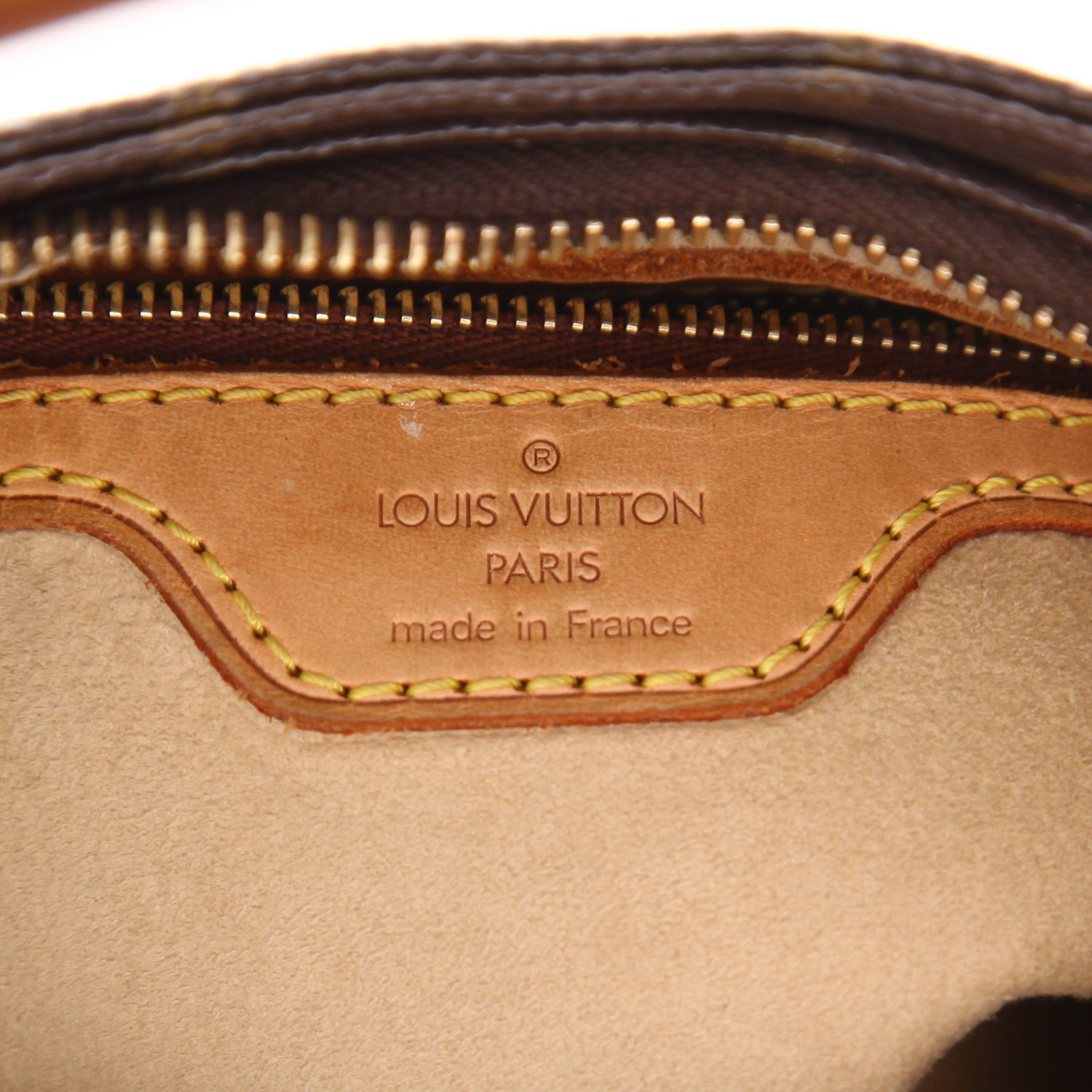 Louis Vuitton  Looping handbag  in brown monogram canvas  and natural leather - Detail D2